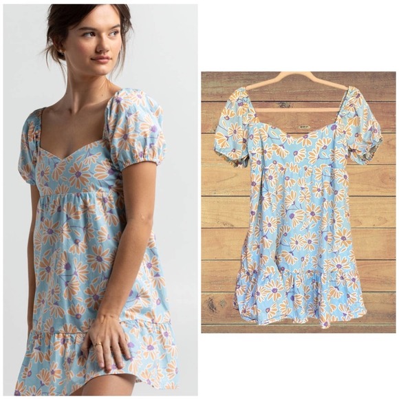 Tilly's Dresses & Skirts - RSQ Floral Puff Sleeve Babydoll Dress